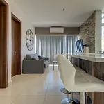 Village Penthouse With Terrace - Sleeps 4 * 梅利哈