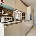 Village Penthouse With Terrace - Sleeps 4 * 梅利哈