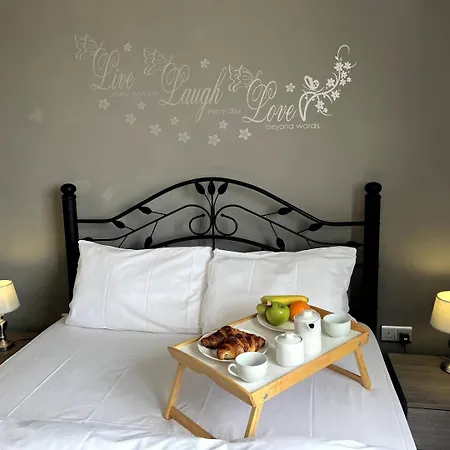 Pearlcourt 1bed Ph By Homely