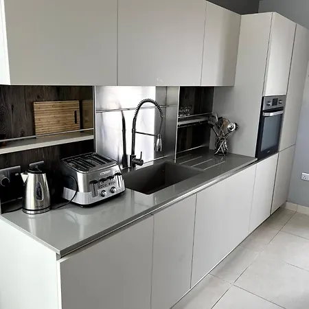 Pearlcourt 1bed Ph By Homely *