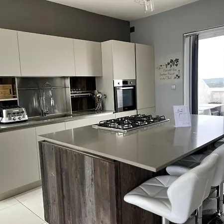Pearlcourt 1bed Ph By Homely