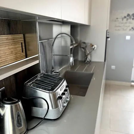 Apartment Pearlcourt 1bed Ph By Homely