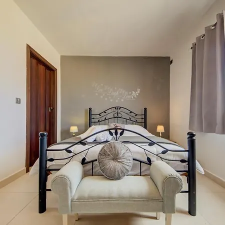Village Penthouse With Terrace - Sleeps 4