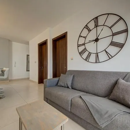 Bright Penthouse - Terrace With Views Apartment *