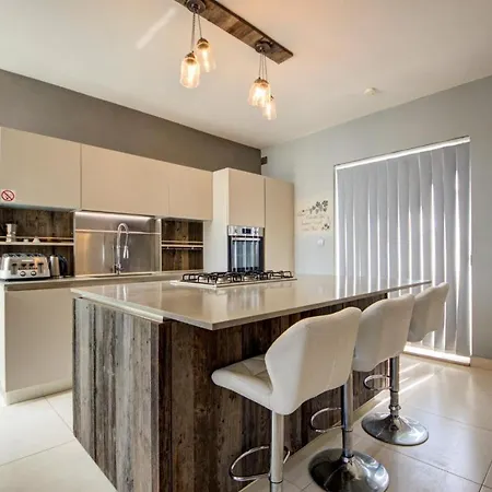 Bright Penthouse - Terrace With Views *