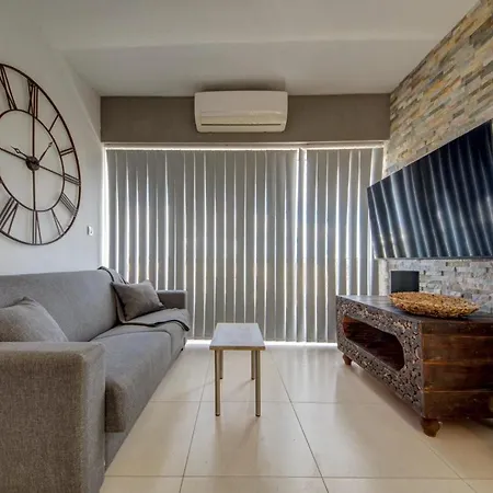 Bright Penthouse - Terrace With Views Mellieha